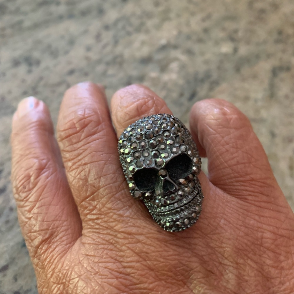 Skull ring